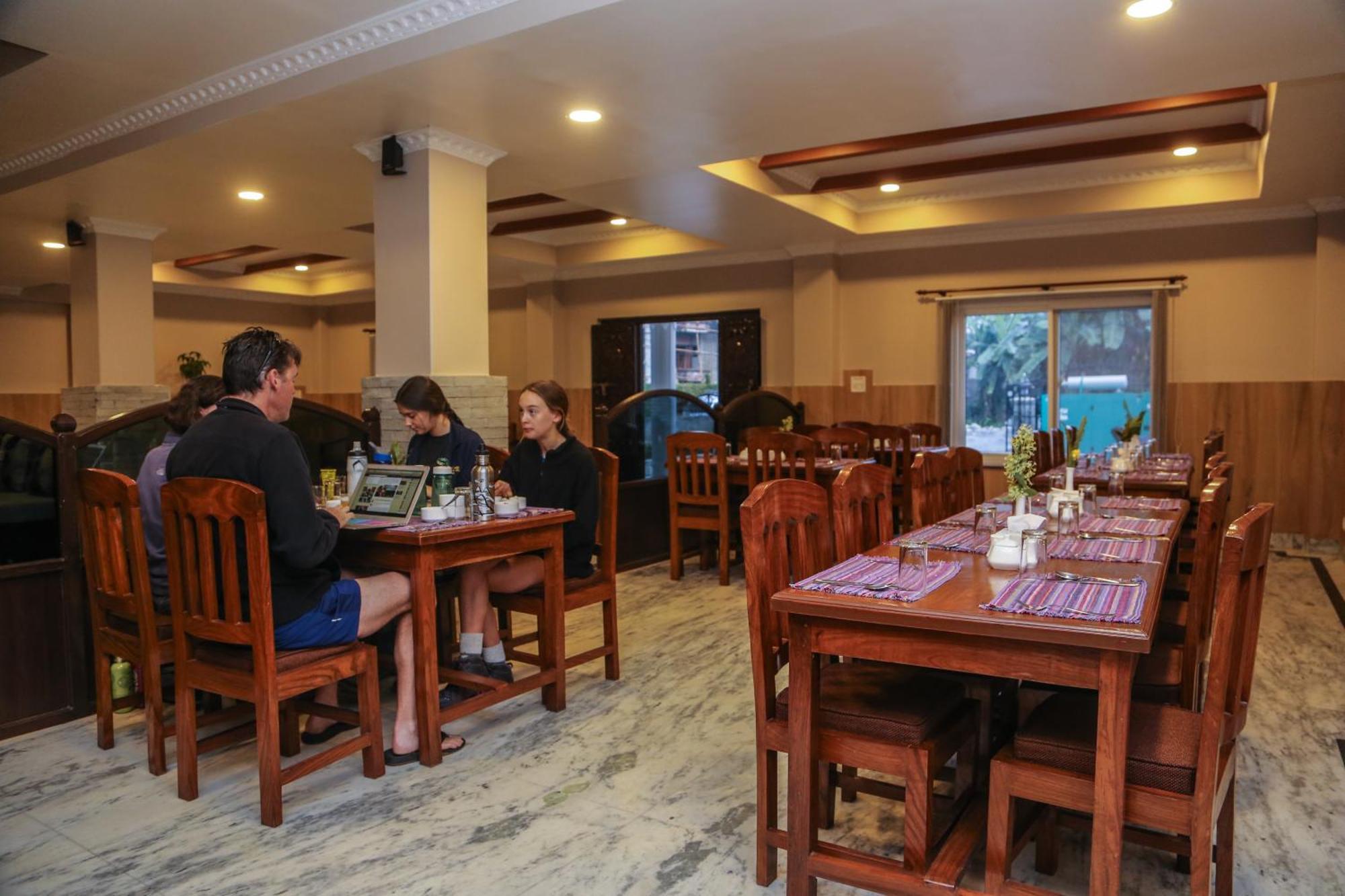 Pokhara Choice Inn Bagian luar foto