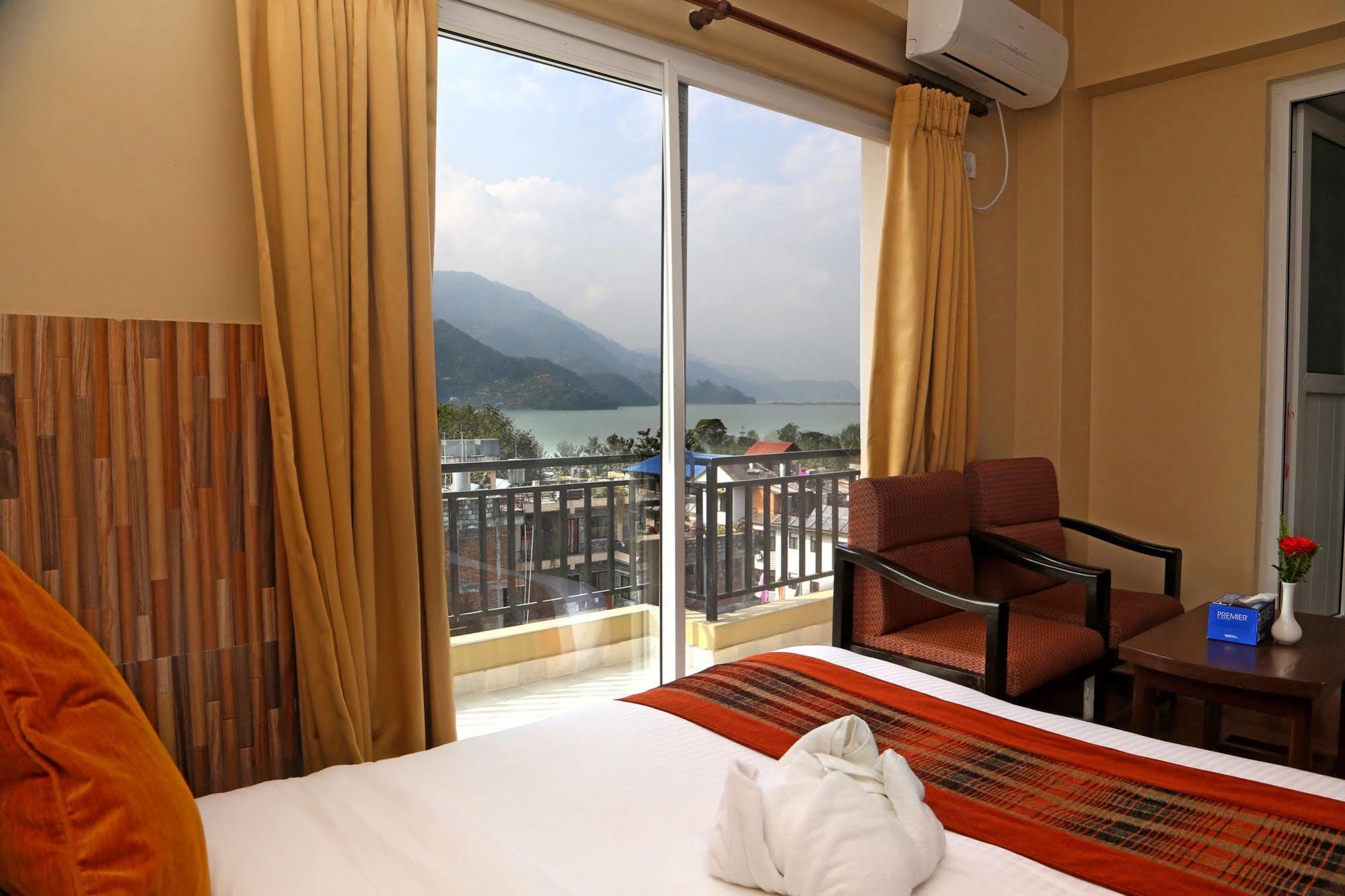 Pokhara Choice Inn Bagian luar foto